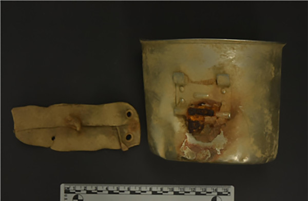 반하사의 소지품으로 보이는 미국제 M1910 수통 컵도 발굴되었다.