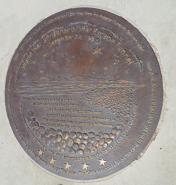 당시의 터널 출구 자리를 기리는 기념판(위키피디아)