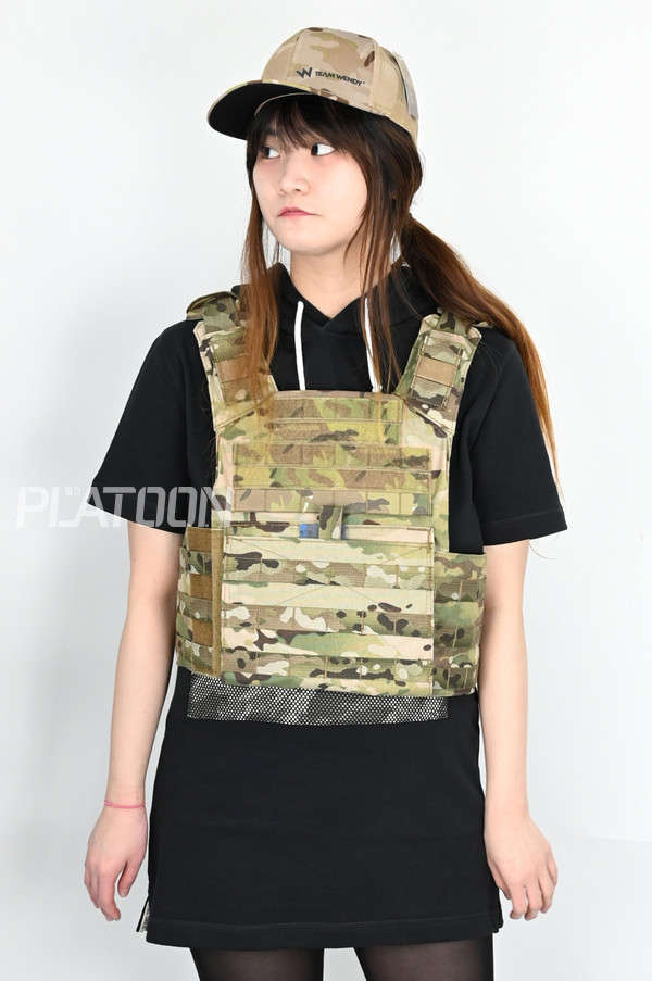 [T3 Gear] 토마호크 1 플레이트 캐리어를 착용한 본지 연수유라 리포터.