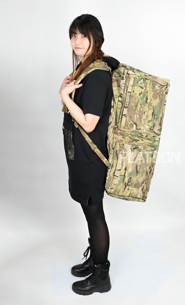  [T3 Gear] 카고 백 [멀티캠]이 주는 첫 인상은 다짜고짜 크다는 점.