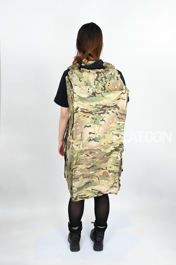 이것은 사람이 가방을 멘 것인가? 가방이 사람을 달고 가는 것인가?!