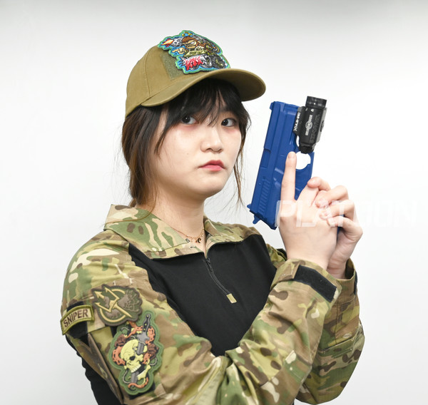 택티컬 전투복을 더 빛나게 해주는 것이 [Mil Spec Monkey]의 모럴 패치다.