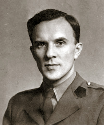 휴대용 금속탐지기(지뢰탐지기)의 발명자 요셉 스타니슬라프 코사키 중위(1909~1990).