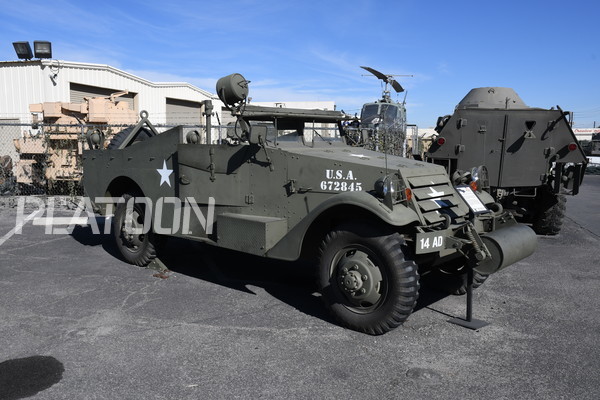제2차대전때 미국의 M3 화이트 스카우트 카. M3 하프 트랙을 차륜화 한 것 같은 모습으로, 패튼 장군이 전용 지휘차로 쓰기도 했다. 소련군은 미국에게서 공여받은 이 차량으로 장갑 기동차의 효용성을 절감하면서 이후 강하게 영향을 받은 BTR-40을 1950년에 제식화한다.