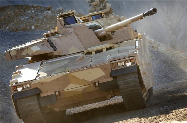 CV9035 보병전투차. 아니 고무궤도는 대한민국의 자랑이라는데 얘는 진작에 달고 있는데요? (BAE Systems)