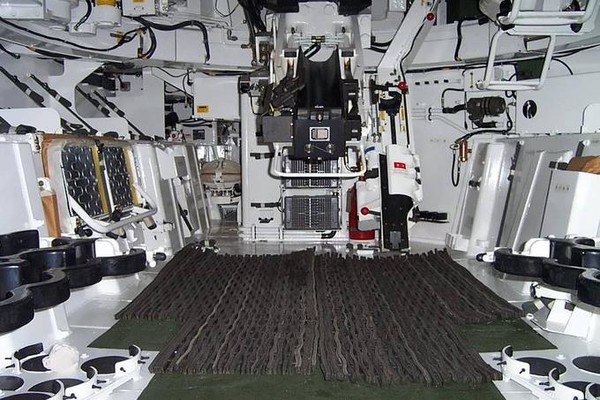 K9 차체공간. 전차라면 기대하기 힘든 꽤 넓은 공간이 있다. ADD배포.