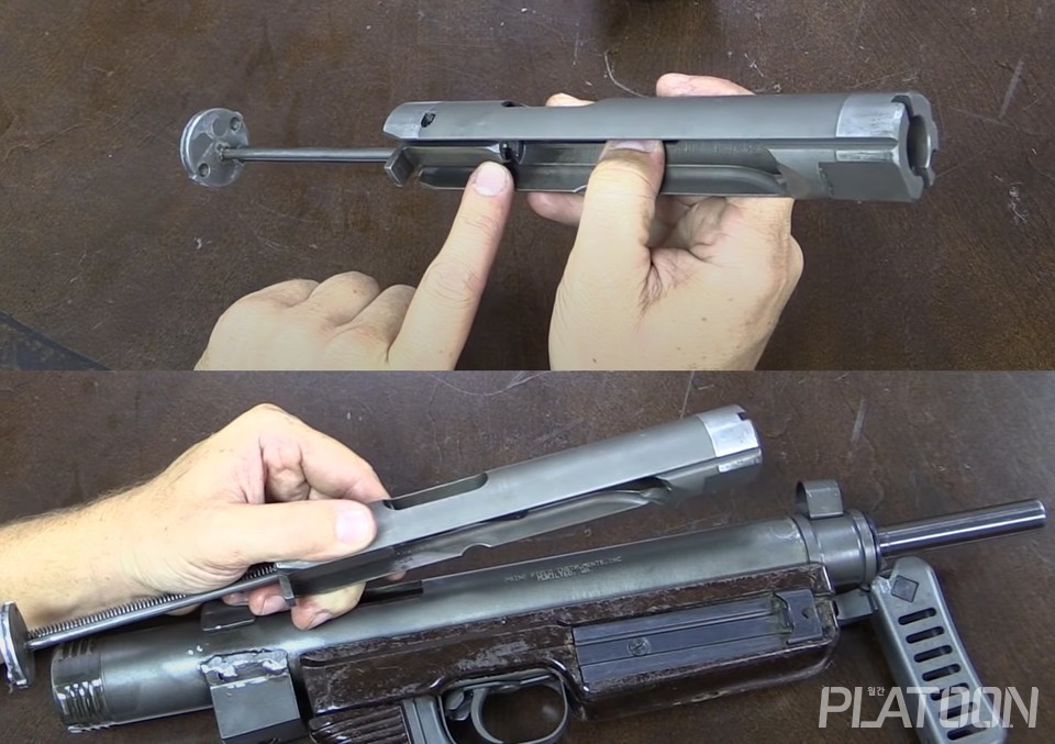 탈거한 노리쇠뭉치. 실제 노리쇠는 손가락이 가리키는 부분일 뿐이고 나머지는 총열을 감싸는 형태의 튜브로 되여 있다. 아래쪽 사진을 보면 더 쉽게 Telescoping Bolt의 형태와 구조를 알 수 있다. (Forgotten Weapons 영상 갈무리)