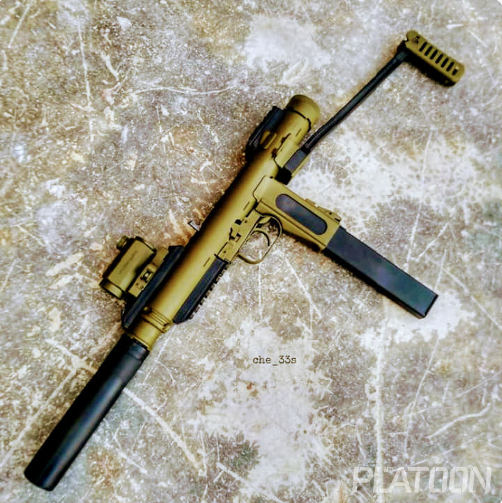 이건 슬로바키아의 경찰관이 보내준 사진. 기존의 플라스틱제 총열덥개를 없애고 레일을 달았다. 상부에도 피카티니 레일을 장비하여 광학장비를 마운트하고 소염기도 장착했다. 이 쯤되면 그냥 21세기의 SMG로 봐줘도 무방할 정도로 위화감이 없다. 