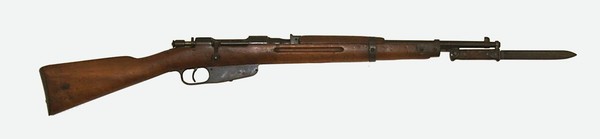 M1938. 사진의 총은 6.5mm로 재개조된 M91/38이라고 한다. 외관은 별 차이가 없고, 고정식 가늠자는 그대로다 (위키피디아)