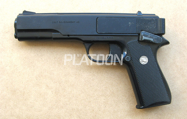 이게 바로 세계 최초의 6mm 플라스틱 BB탄을 발사하는 에어소프트건이다. 마루젠에서 1971년에 출시한 Marksman Government라는 모델. 