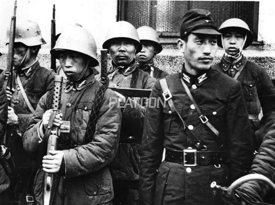 중일전쟁 당시 MP18과 SIG 210으로 무장한 중국군인들. 