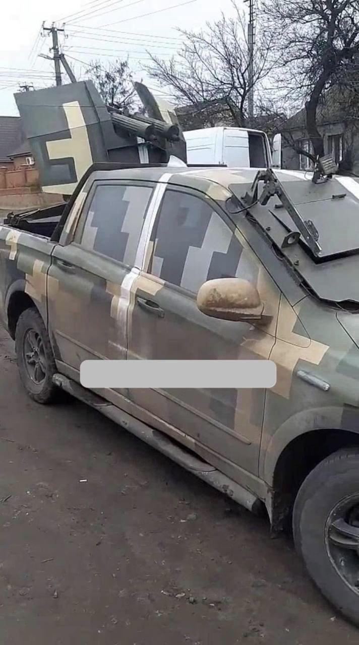 보아라 이 웅장한? 자태를. 국산 S사제 트럭에 쌍맥심입니다 여러분