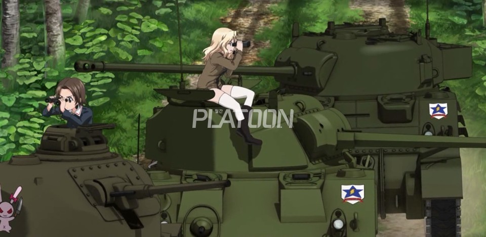 2012년을 강타한 일본의 애니메이션 작품, '걸즈 판처(Girls und Panzer)'는 특히 '켈리의 영웅들'의 등장인물이나 전차 등에서 따온 오마쥬로 넘쳐나는 작품 중에 하나로 꼽힌다.