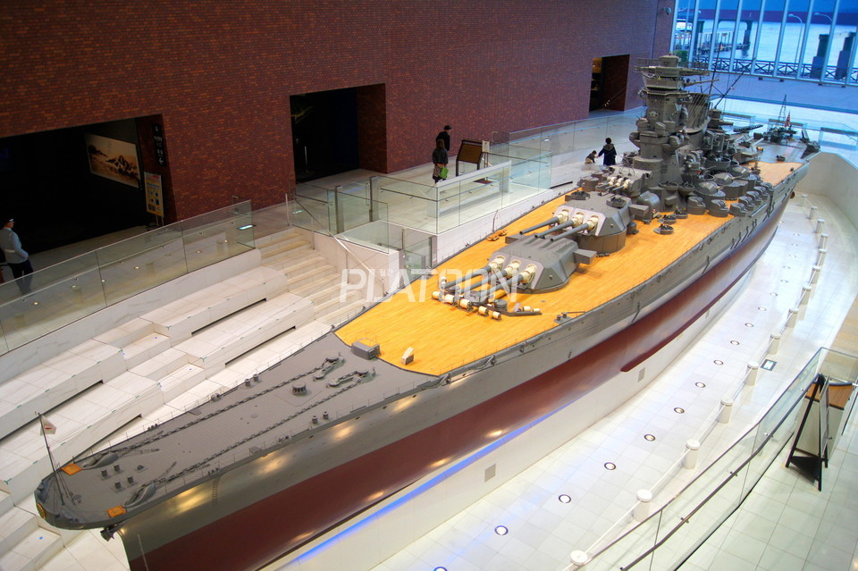 일본 쿠레시 해사역사박물관(呉市海事歴史科学館)내에 전시되어 있는 야마토 모형. 1/10 스케일임에도 어마무시한 크기다. 이미지 출처:大和ミュージアム
