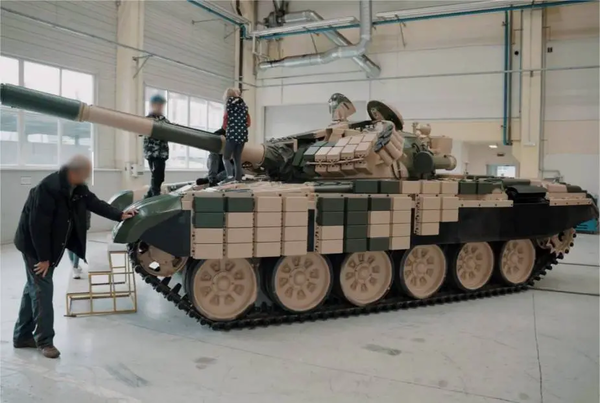 체코에서 현대화 개수를 받다 졸지에 우크라이나로 납치(?)된 모로코군의 T-72