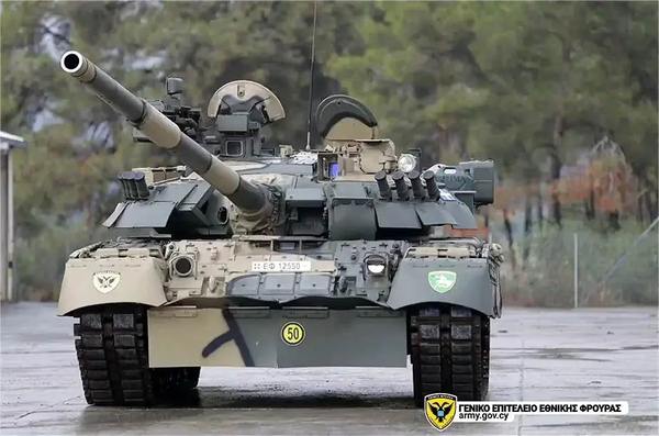 키프로스군의 T-80U (키프로스 국방부)