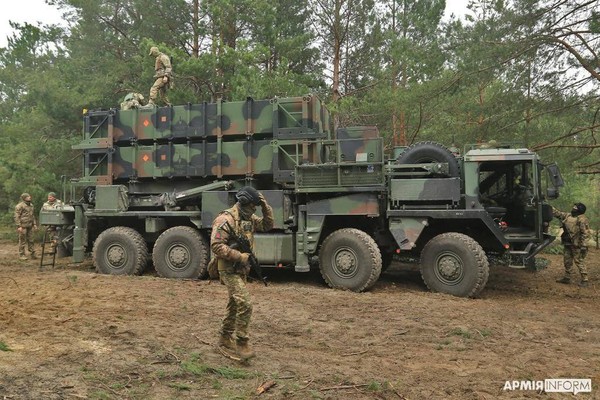 우크라이나군이 운용중인 독일의 자주형 패트리엇.