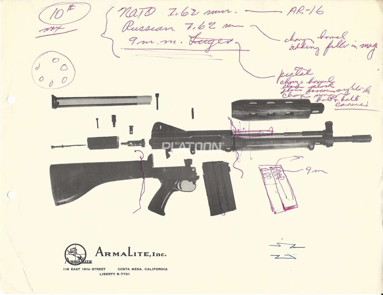 시장공략에 실패한 총이지만 후대에 등장한 많은 군용 소총들의 개발에 지대한 영향을 끼친 소총이기도 합니다. 대표적으로 AR-18, SA80, 89식, T65, SAR-80/88, G36, FN2000등이 AR-16에 직접적인 영향을 받은 소총이라 할 수 있습니다. 국산 소총인 K2에도 일부 AR-16의 영향을 찾아볼 수 있을 정도. 