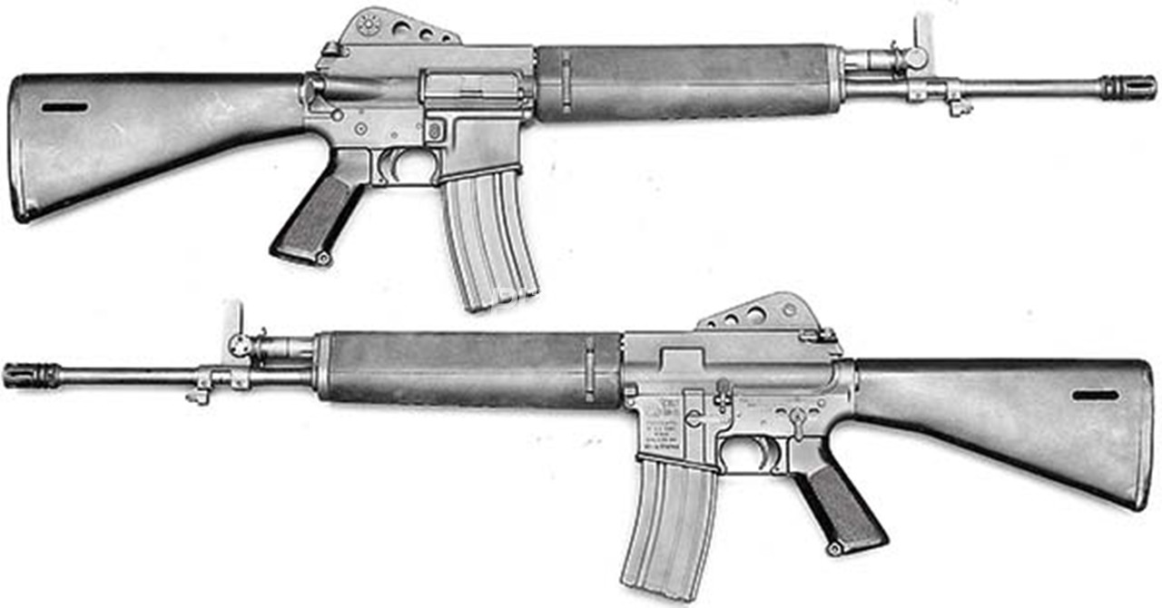 흔히 K2 소총을 두고 "AR15과 AK47의 장점을 섞은 세계 최초의 군용 소총"이라는 수식어를 자주 사용합니다만 이는 사실이 아닙니다. AK47과 AR15을 한데 섞은 형태로 최초의 총기는 1969년에 처음 선보이고 1971년에 한차례 개량을 받은 콜트사의 시제품, 모델 703입니다. 이 소총 역시 채택되지 않았고, 이후 ZM Weapons의 LR300이 등장하기 전까지 피스톤 방식의 AR15은 거의 사장되다시피 합니다. 오늘날 HK416 등 피스톤 드리븐 AR15이 각광을 받는 걸 생각해보면 참 아이러니한 역사인 셈이지요. (물론 모델 703과 LR300은 요즘 유행하는 피스톤 타입 AR15과 달리 장행정 피스톤 방식인 차이가 있긴 합니다만)
