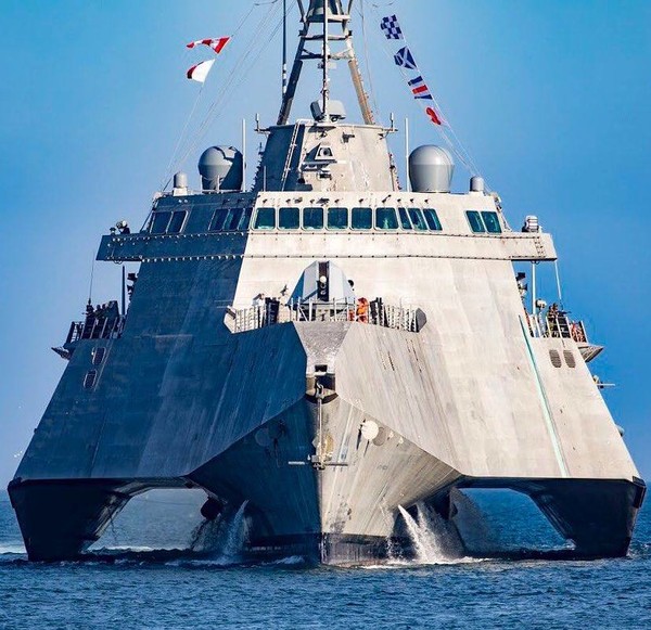 불법으로 스타링크가 설치되어 난리가 난 맨체스터함.