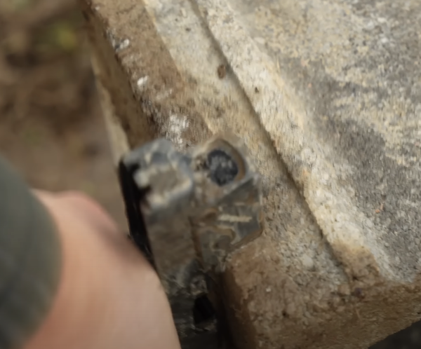 동영상 캡쳐. 보시다시피 여기저기 흠이 찍혀있다. 정말 인정사정없이 블록에 찍었다.